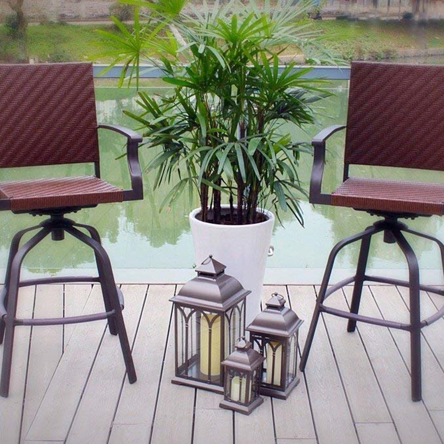 Carlisle Swivel Wicker Bar Stools 2-Pack