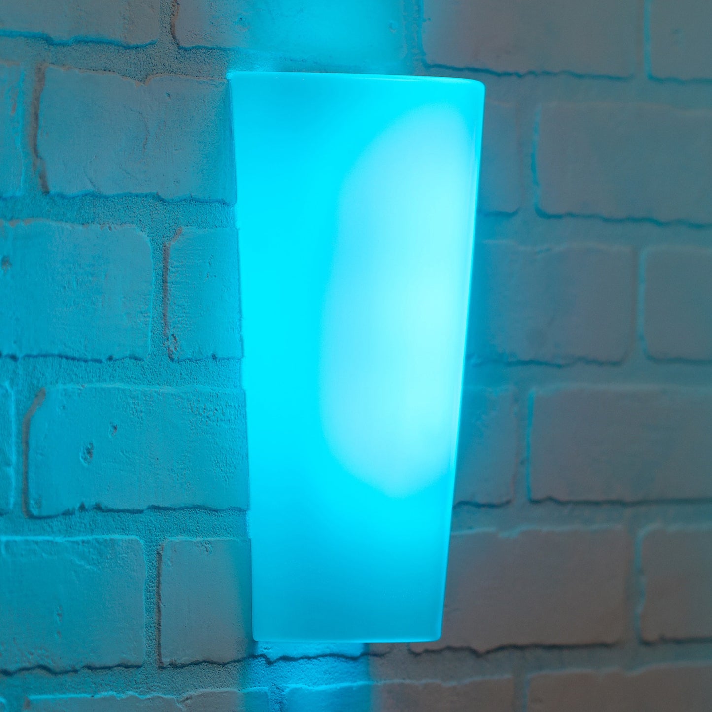 Vivid High Gloss LED Battery Sconce with White & Color Changing Modes