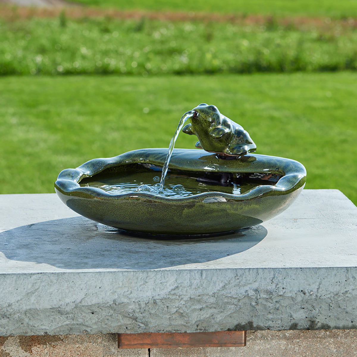 Ceramic Solar Frog Fountain - Green